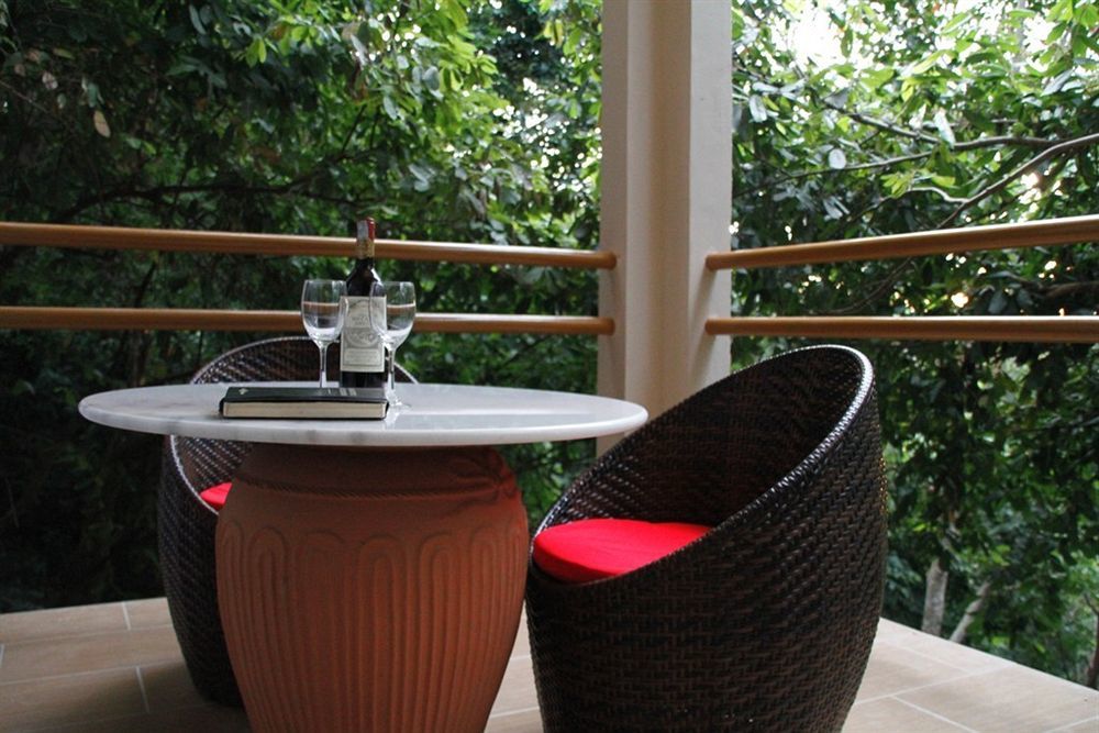 Ambong Rainforest Retreat Pantai Tengah  Dış mekan fotoğraf